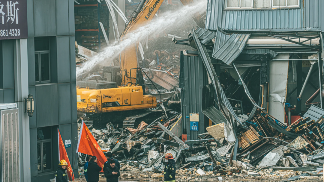 凌晨大火吞噬上海兩萬平冷庫，行業(yè)安全警鐘再響(圖4)