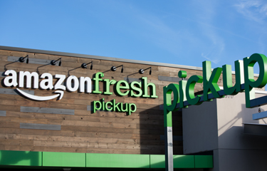 Consumers flowing to retailers bridging online and offline shopping experience(圖1)